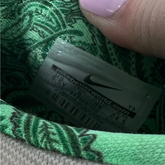 Nike Air Lebron Green White Lace up Athletic Shoes Size 6.5 Y - Picture 10 of 11